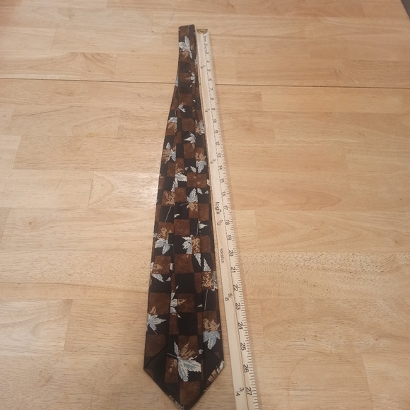 Hugo Boss Other - Classic Hugo Boss Men Black Floral 100% Silk Necktie Made In Italy